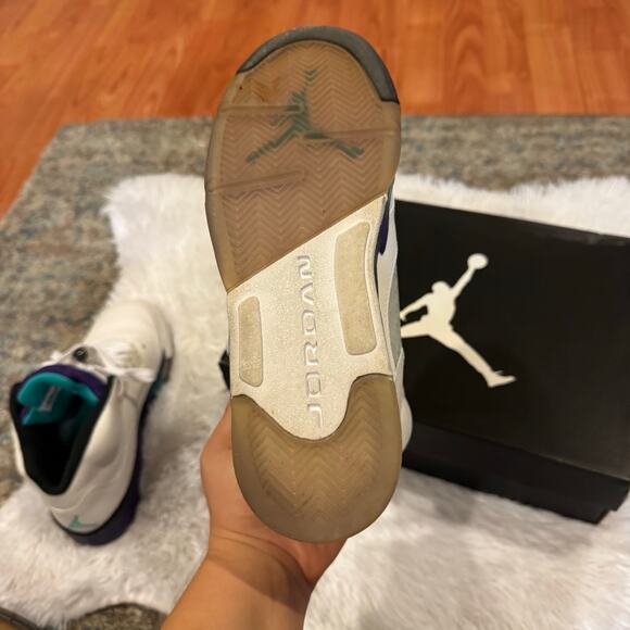 Air Jordan Kid’s Retro Grape 5’s Size 5.5 - Picture 8 of 10